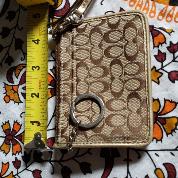 🎉 Host Pick 🎉 COACH Tan Signature Jacquard Key/Card Holder 4"x3" wristlet - Picture 9 of 10